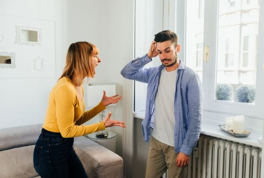 3 Cara Mencairkan Emosi Pasangan saat Sedang Konflik - GenPI.co