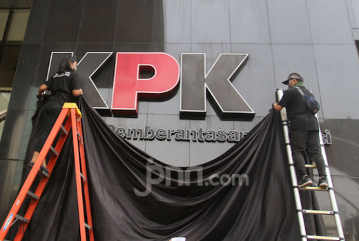 Survei Indikator: Kepercayaan Publik ke KPK Terjun Bebas - GenPI.co