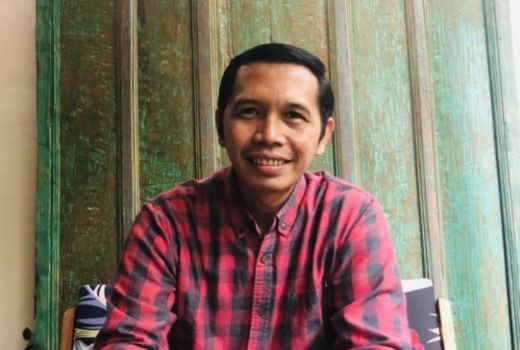 Ada yang Ingin Tikam Jokowi dari Belakang, Kata Catur Nugroho - GenPI.co