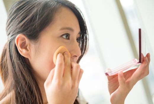 Jangan Langsung Pakai Makeup Usai Skincare, Simak Saran Dokter - GenPI.co