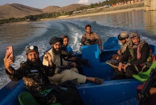 Pejuang Taliban Suka Selfie, Mullah Mohammad Yaqoob Jadi Murka - GenPI.co