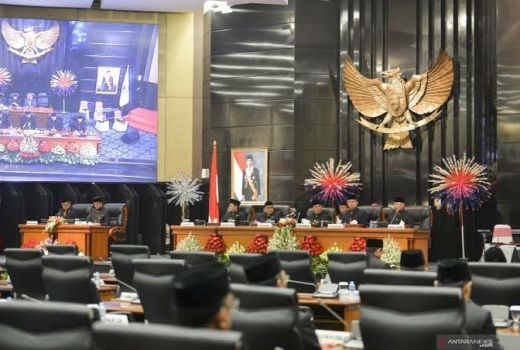 DPRD DKI Resmi Umumkan Usulan Pemberhentian Anies Baswedan dan Riza Patria - GenPI.co