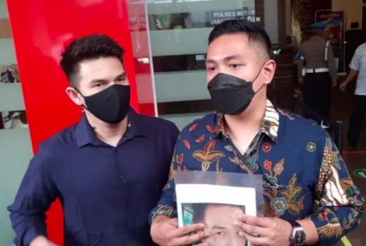 Jonathan Frizzy Masih Serumah dengan Dhena, Alasannya Ternyata.. - GenPI.co