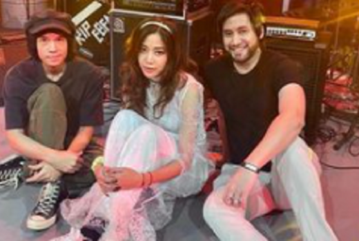 3 Band yang Memiliki Vokalis Perempuan, Suaranya Nggak Kalah Top - GenPI.co