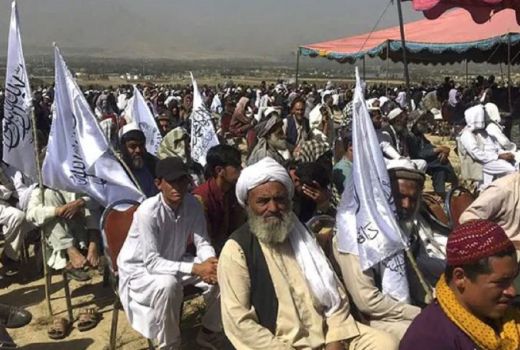 Kerumunan Besar 1.000 Pendukung Taliban, Bendera Putih Berkibar - GenPI.co