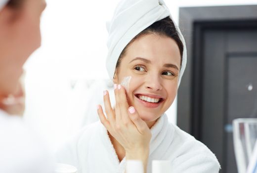 Kaya Vitamin, 3 Serum Lokal ini Ampuh Hilangkan Bruntusan - GenPI.co