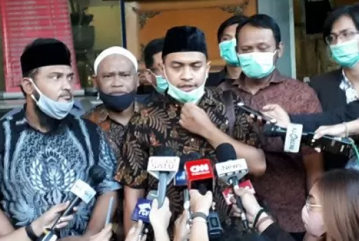 Aziz Yanuar Bilang Ini Saat Kasus Penendang Sesajen Minta Disetop - GenPI.co
