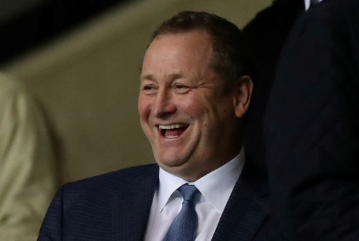 Jual Newcastle United Rp5,9 Triliun, Mike Ashley Pesta di Bar Gay - GenPI.co
