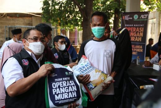 Kolaborasi ACT-MUI, Gelar Operasi Pangan Murah - GenPI.co