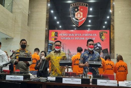 Wow, Polisi Sita Duit Rp 20 Miliar Milik Pinjol Ilegal di Bank - GenPI.co