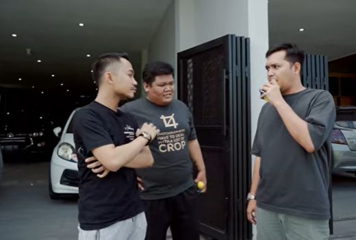 Crazy Rich Kediri Beri Mobil Mewah usai Sindir Komika Firza - GenPI.co