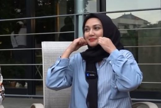 Rumor Dekat dengan Ariel NOAH, Dina Lorenza: Karena Aku Single - GenPI.co