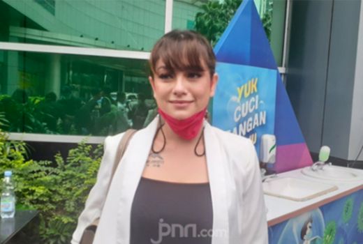 Untuk Marshel Widianto, Celine Evangelista: Kenapa Nggak Fotoku? - GenPI.co