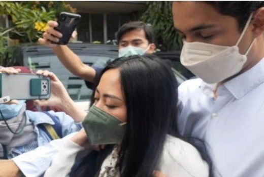 Tiba di Polda, Rachel Vennya Hanya Tertunduk Lemas dan Bungkam - GenPI.co