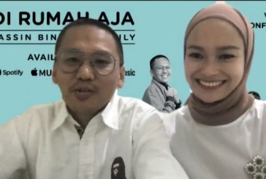 Bersama Keluarga, Dokter Yassin Luncurkan Lagu Di Rumah Aja - GenPI.co