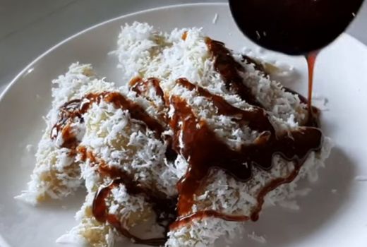 Resep Kue Lopis yang Lembut Gurih dan Krenyes-krenyes Kelapanya - GenPI.co