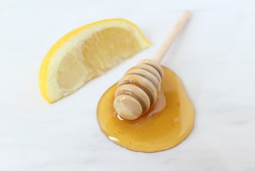 Cukup Oles Madu Campur Lemon Selama 15 Menit, Bikin Wanita Nagih - GenPI.co