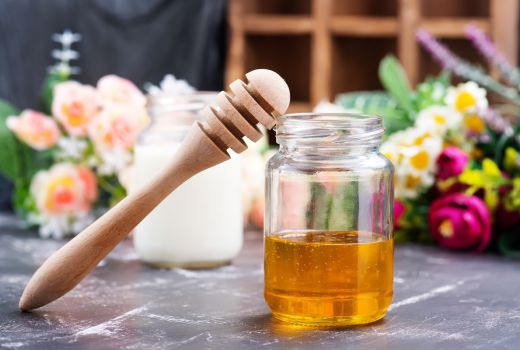 Rutin Oles Campuran Susu dan Madu, Bisa Bikin Wanita Ketagihan - GenPI.co