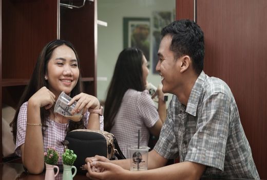 6 Hal Menarik yang Saat Mengencani Wanita yang Lebih Tua - GenPI.co