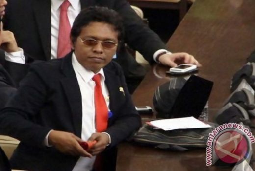 Adian Napitupulu Sentil Andi Arief, Isinya Tajam - GenPI.co