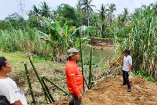 Tanpa Gunakan APBD, Warga Pariaman Gotong Royong Buka Jalan Baru - GenPI.co