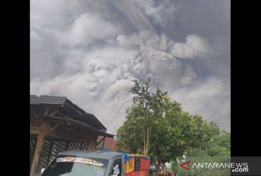 Dampak Dahsyat Erupsi Gunung Semeru Sungguh Ngeri, Mohon Doanya! - GenPI.co