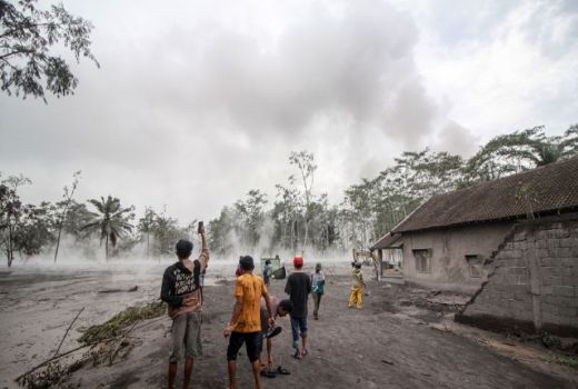 Dampak dari Gunung Semeru Mengganas, 51 Orang Meninggal Dunia - GenPI.co