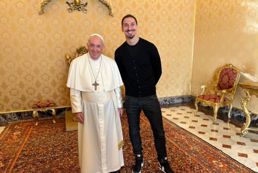 Zlatan Ibrahimovic Bertemu Paus Fransiskus, ini Percakapan Mereka - GenPI.co