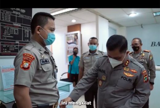Bertemu 2 Satpam Bank, Irjen Fadil Imran Minta Diajari Soal Ini - GenPI.co