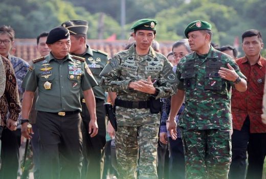 Presiden Jokowi Minta Tolong ke Gatot Nurmantyo, Isinya Dahsyat - GenPI.co