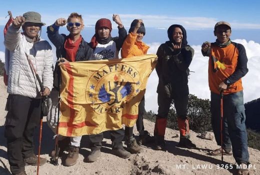 Komunitas Alam Maffers Mendaki 12 Gunung Dalam Dua Minggu - GenPI.co