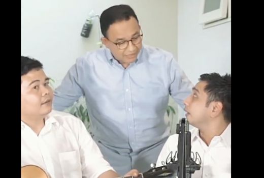 Anies Usir Pemuda Nyanyi Lagu Giring, Respons Refly Harun Telak - GenPI.co