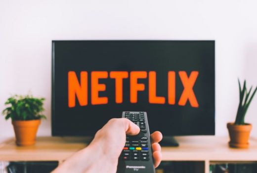 10 Acara Terpopuler di Netflix Tahun Ini, Kamu Wajib Nonton! - GenPI.co