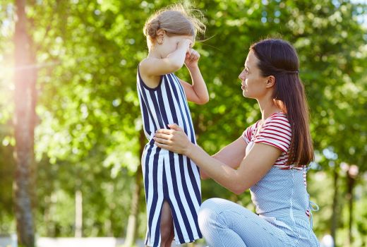 Begini Cara Orang Tua Berbicara dengan Anak Soal Peristiwa Kekerasan - GenPI.co