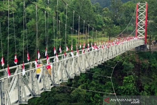 Jembatan Gantung Bantu Akses Warga Desa, Sebut Menteri PUPR - GenPI.co