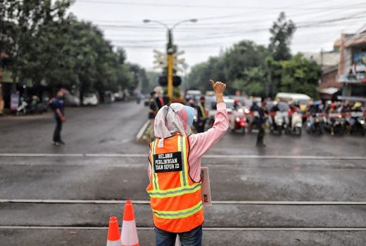 Mencintai Kereta Api dan Pengguna Jalan Ala Komunitas Edan Sepur - GenPI.co