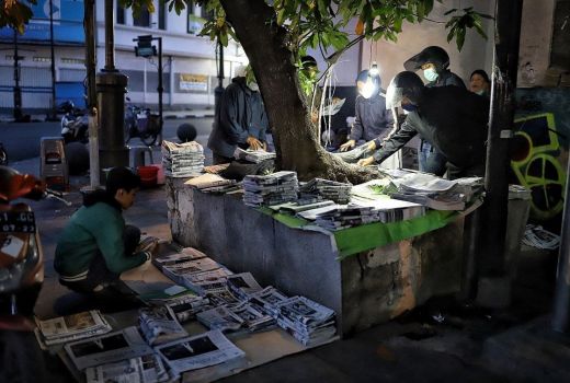 Dulu Bisa Rp 15 Juta Per Hari, Omzet Agen Koran Kini Rp 1,5 Juta - GenPI.co
