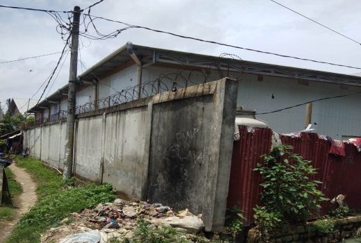 Bongkar, Pabrik Plafon Berdiri di Bantaran Sungai Cisadane - GenPI.co