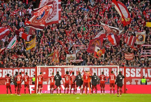 Thomas Muller Ngamuk, Bayern Munchen Bantai Barcelona di Allianz Arena - GenPI.co