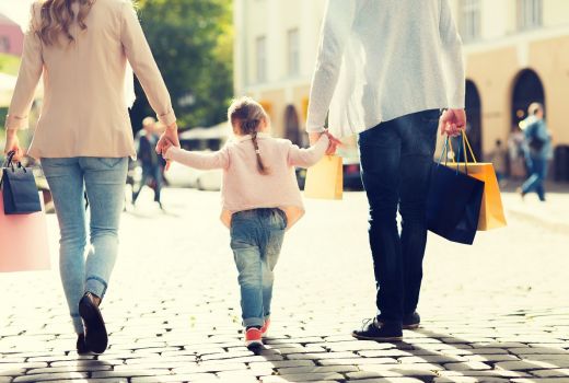 Cara Mengajari Anak Sopan Santun di Tempat Umum, Orang Tua Simak! - GenPI.co
