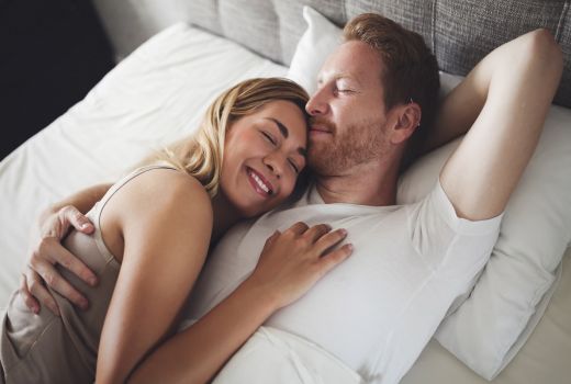 Ssttt, Keintiman di Ranjang Sama Penting dengan Bilang I love You - GenPI.co