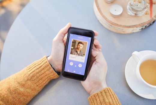 Pengaruh Buruk Aplikasi Kencan Online yang Wajib Kamu Waspadai - GenPI.co