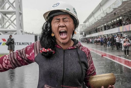 MotoGP Minta Tolong Hentikan Hujan, Rara Istiati Beri Respons - GenPI.co