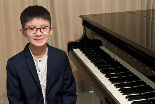 Hebat! Pianis Cilik Ini Sabet Juara di Piano Competition Hybrid - GenPI.co