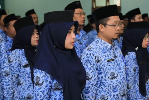 Gaji PNS Harus Naik untuk Cegah Tingginya Inflasi, Kata DPR - GenPI.co