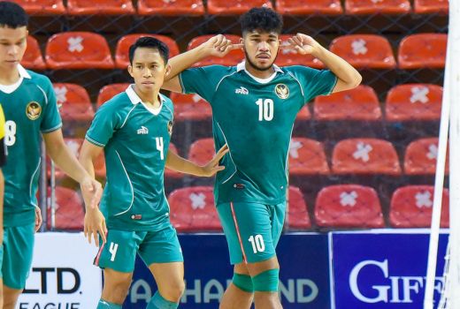 Kena Kartu Merah, Evan Soumelina Ngamuk dan Acungkan Jari Tengah - GenPI.co