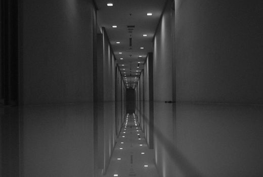 Cerita Horor Lift Bergetar Diiringi Tangisan Wanita, Semua Gelap - GenPI.co