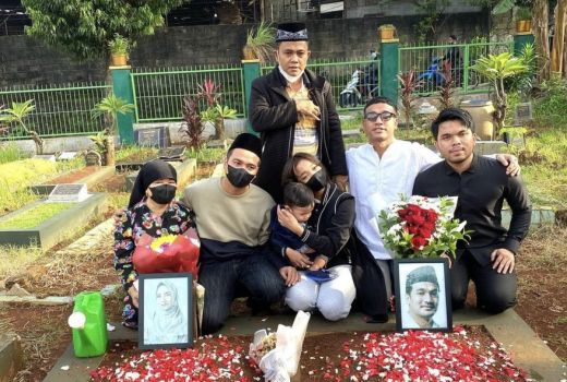 Menang Hak Asuh Gala, Haji Faisal Syukuran di Makam Vanessa-Bibi - GenPI.co