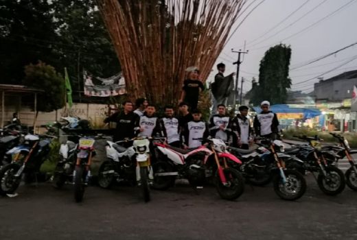 Komunitas Motor Berbagi Takjil Mencari Keberkahan Ramadan - GenPI.co