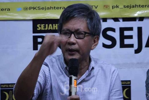 Ganjar Pranowo Ingin Dapat Kepastian Dukungan Jokowi, Kata Rocky - GenPI.co